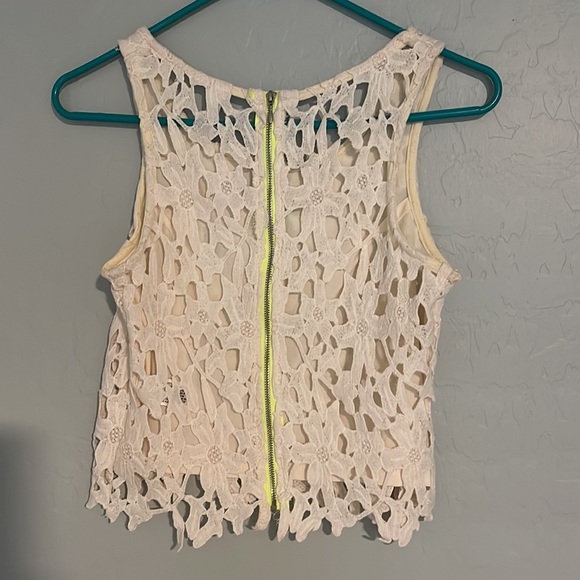 Xhilaration Creme Lace Tank Small - Picture 4 of 4